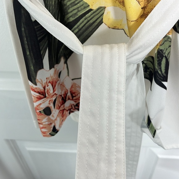 Le Chateau Floral Blouse | Size M - Picture 7 of 8